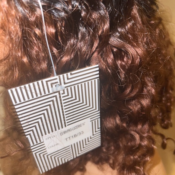 Auburn Curly Shoulder-Length Wig with Bangs – Soft Synthetic 14 inches - Picture 6 of 6